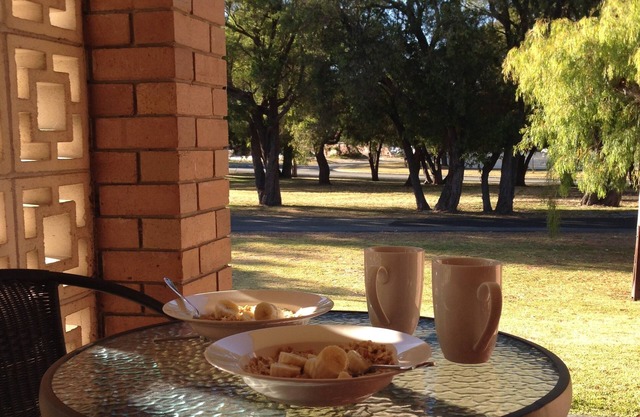 Emu Point Beach Cottages: Cockleshell Cottage -pet friendly accommodation