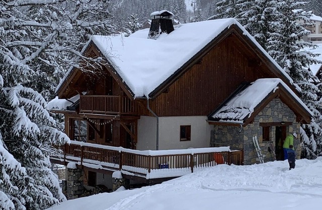 En Piste Ski a / desde la puerta principal, chalet de 7 camas, 5 minutos a tiendas / restaurantes
