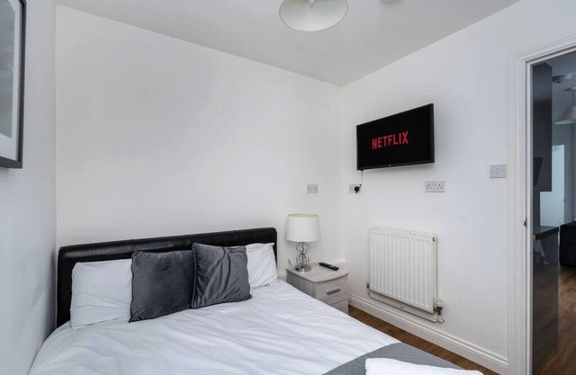 En-suite Apartment, Fully Equipped Kitchen