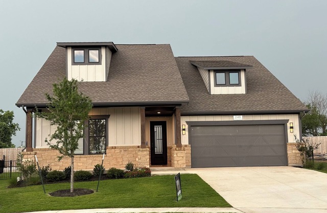 Enchanted 4 bedroom house with high ceilings, natural light & WiFi