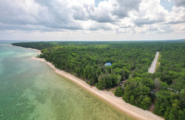 Enchanted Lake Huron Cottage w/ Beach Access!