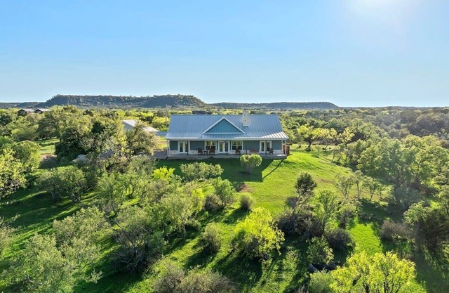 Enchanted Rockview House - 3 Bedroom-Firepit