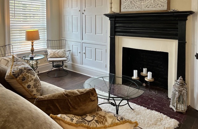 Enchanting 1-bedroom apt. Perfect central location