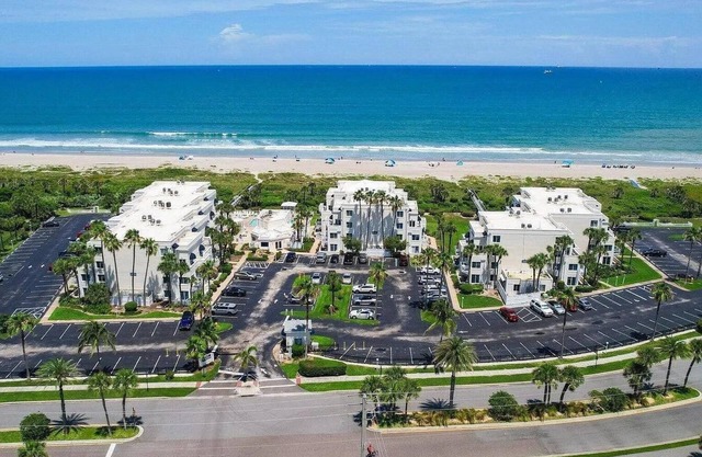 Enchanting 2-Bedroom Ground Floor Beach Condo at Cape Canaveral WiFi & AC