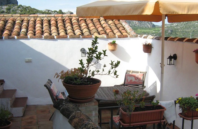 Enchanting 2-Bed Village House in Montejaque. WiFi
