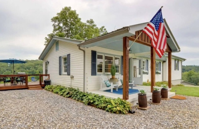Enchanting 4BR Cottage in Blue Ridge - Escape to a Magical Mountain Getaway
