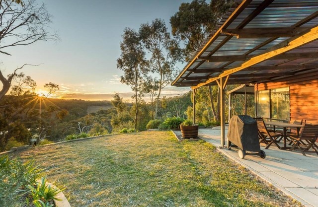 Enchanting Cottage with Vineyard & Bushland Views in Clare Valley