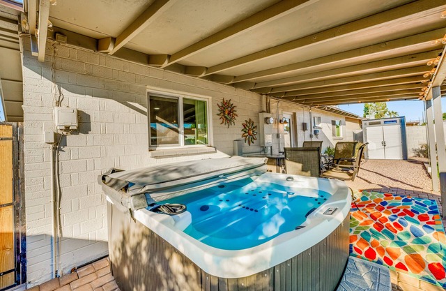 Enchanting home with private hot tub, putting green, yard & washer/dryer