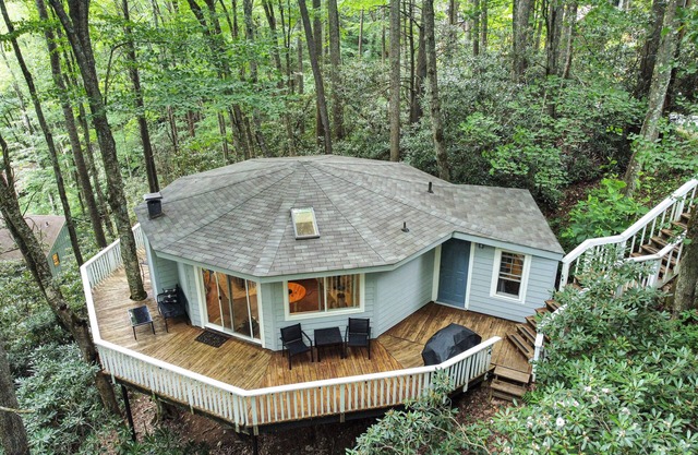 Enchanting Mountain Tree House Hideaway.