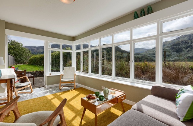 Encantadora cabaña rústica con magníficas vistas y río privado.