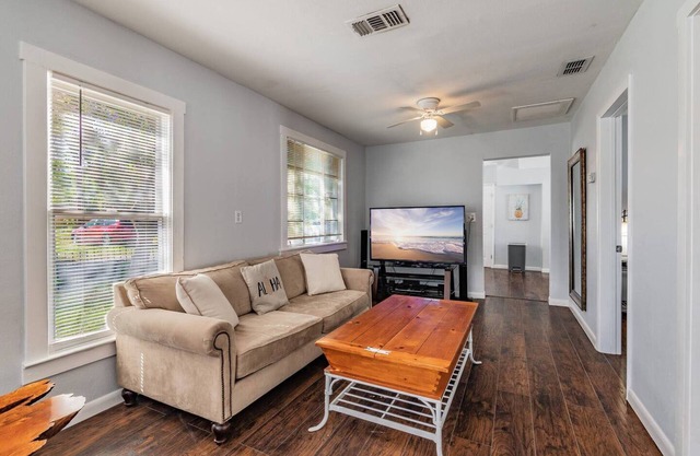 Enchanting & Welcoming 2 Bedroom Apartment