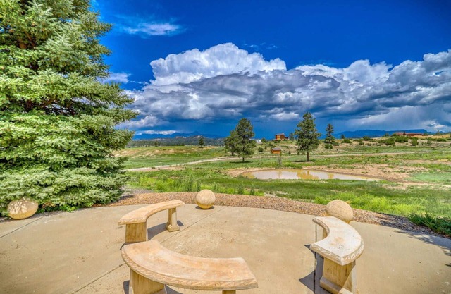 Scenic Sanctuary: Monthly Stay, Spectacular Mtn View, Gas Firepit, 10 Min to Downtown Pagosa Springs