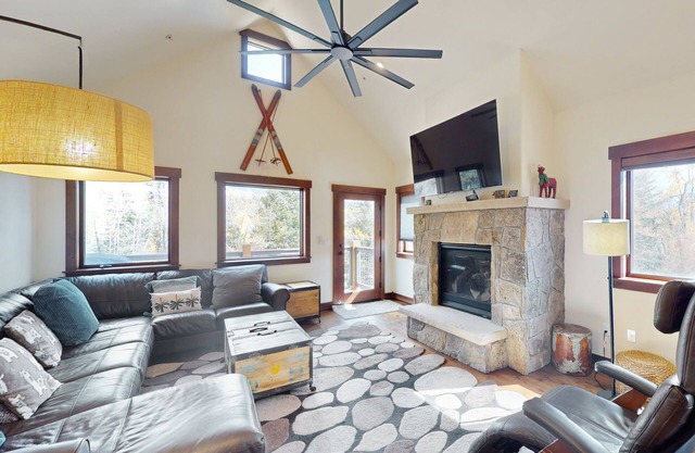 End-Unit Condo w/Beautiful Blue River & Mountain Views, Free WiFi, & Deck