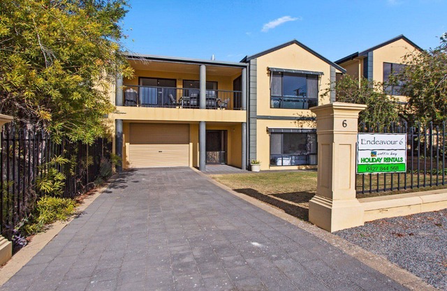 Endeavour 6 is a Large Property - Ideal for Families, or a large group of friends. Close to Boat Ram