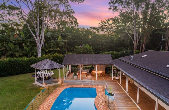 Luxico's Endless Summer - gorgeous family home with expansive grounds