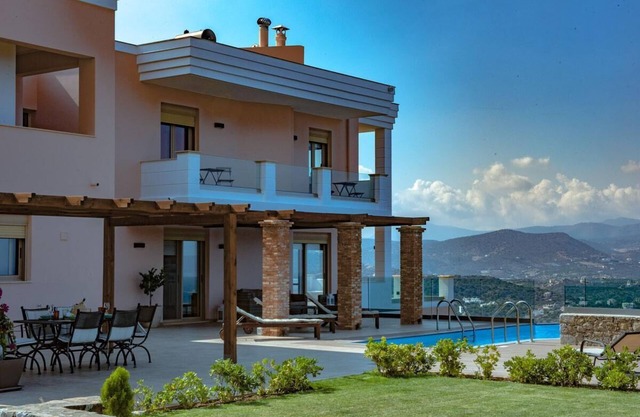 Endless View Villa close to the beach