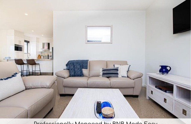 Endsleigh II - Cosy 2 Bedroom Villa, Free Wifi, Near CBD