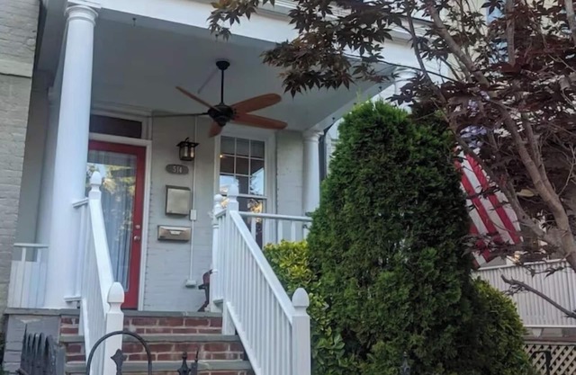 English Basement one bedroom apt, 1.5 miles to White House, full kitchen