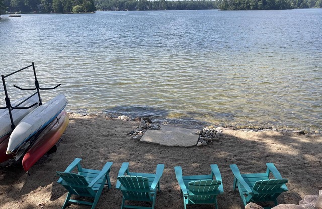 Disfruta de 200 pies de fachada privada en Spider Lake