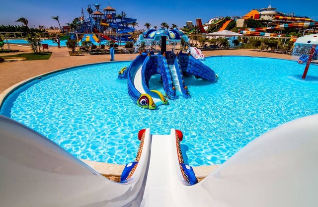 Enjoy 4 Family Rooms with Outdoor Pool | Close to Makadi Water World Aqua Park