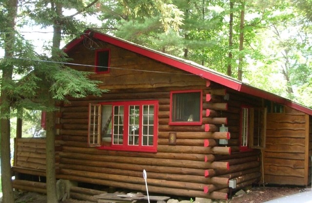 Disfrute de un encantador 1939 Log Cabin en precioso lago George.