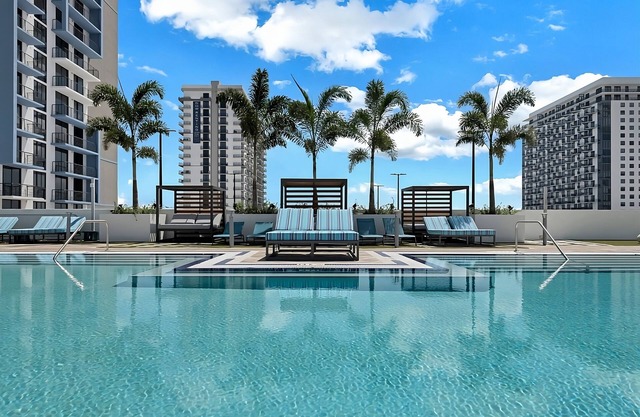 Enjoy a Hassle-Free Stay! Free Parking, Pool!