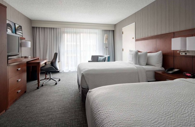 Enjoy a Hassle-Free Stay! Pet-Friendly, Short Drive to Hermosa Beach Pier