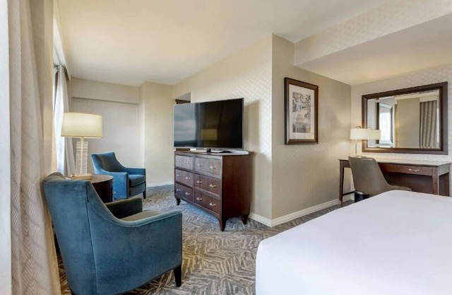 Enjoy a Hassle-Free and Suiting Stay! Pet-friendly Property, Outdoor Pool!