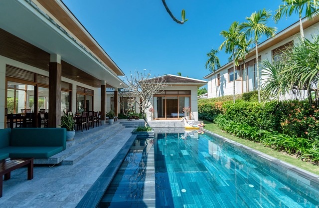 Enjoy A Luxurious 5 Bedroom Villa