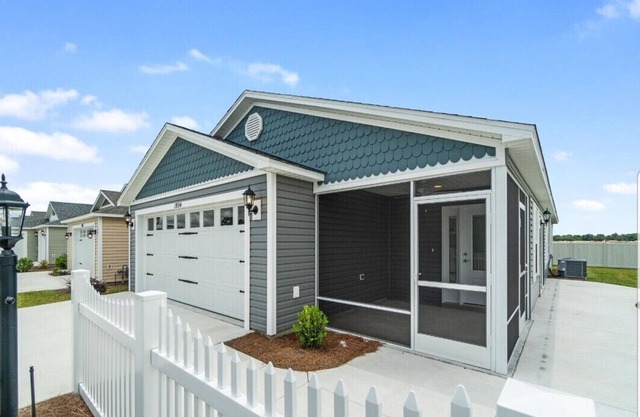 Enjoy all Florida and The Villages has to offer in your stunning patio villa!!!