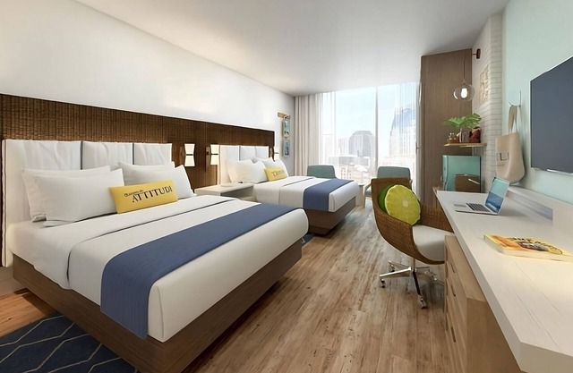 Enjoy Amazing Perks! 2 Relaxing Units, Outdoor Pool, Minutes to Ryman Auditorium