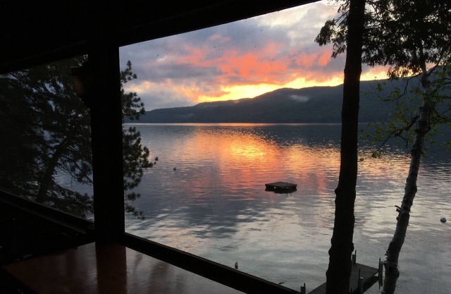 Disfruta de una vista increíble mientras te sientas sobre el agua