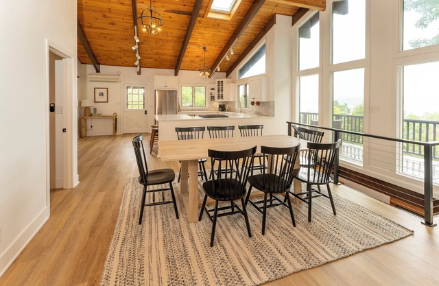 Enjoy Cabin Vibes & Lake Views, Close to Town, Lake & FLX Activities; EV Charger