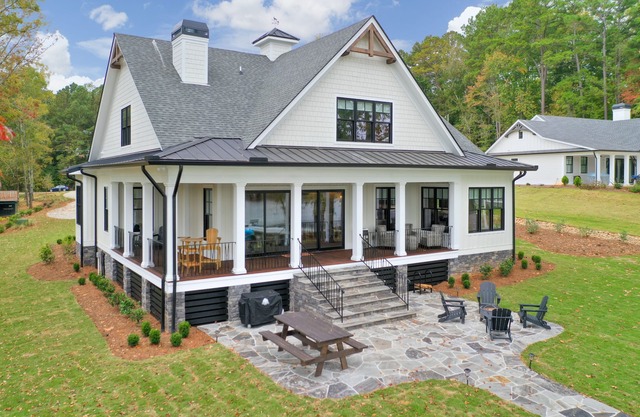 Fun In The Sun Awaits You & Your Family! Experience Lake Oconee Waterfront