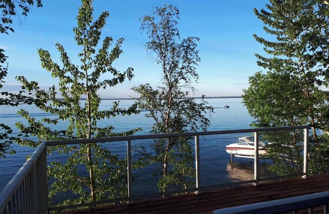 Waterfront cabin at Pigeon Lake! Private and peaceful.
