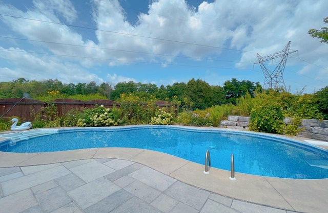 Enjoy fishing at riverside,4 Acres beautiful cottage with brand new pool