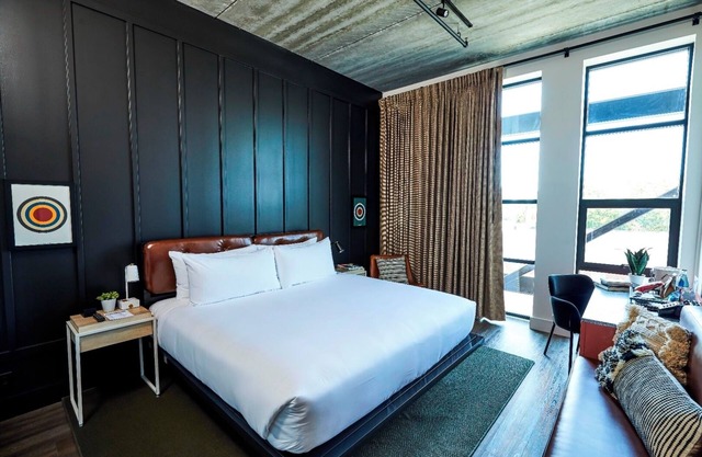 Enjoy Funky Boutique Room w/ Skyline Views – Food & Fun Nearby! Close to Airport