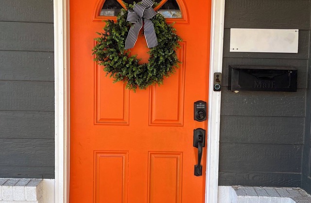 Enjoy game days or a fun weekend in this charming 3 bedroom house in Stillwater!