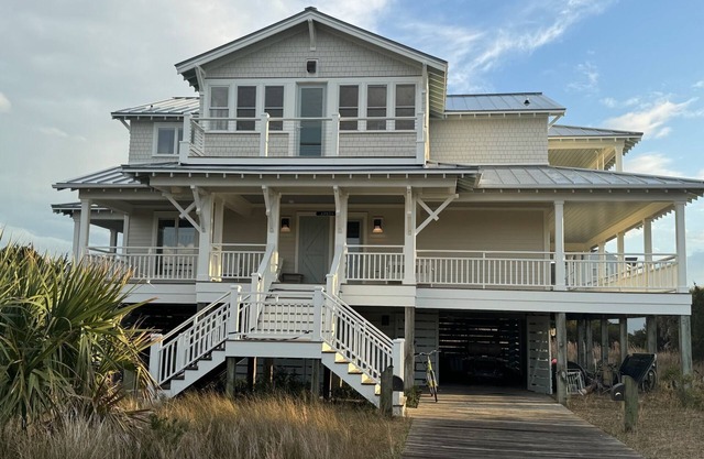 Fully-renovated Spring 2025, all new furniture, OCEANVIEW 4 bed, 5 full ba!
