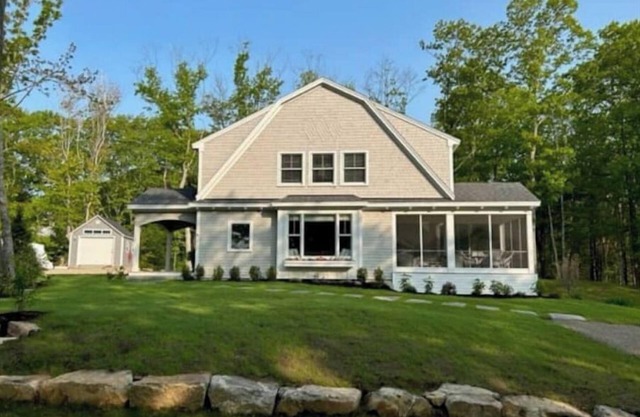 Enjoy luxurious, ocean access at Flossie's Folly II in Cape Porpoise