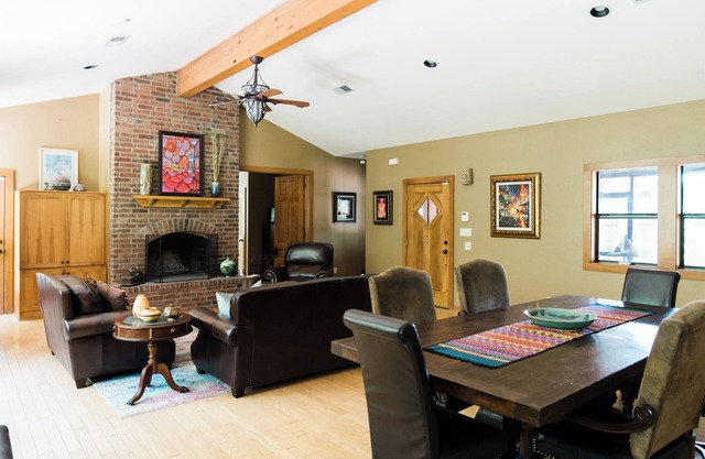 Spacious 5-bedroom house in brilliant College Station with WiFi, AC