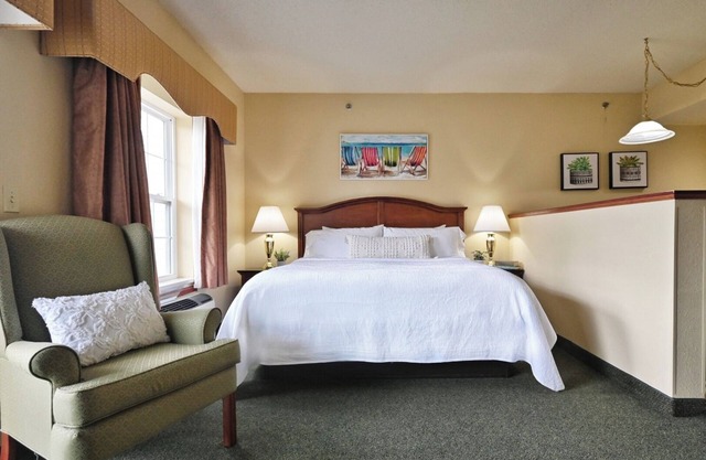 Enjoy River Views at Comfortable Clean Room by Miscauno