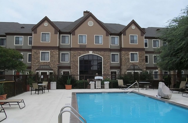 Enjoy San Antonio Hospitality! Complimentary Breakfast! Pool and Pets Allowed!