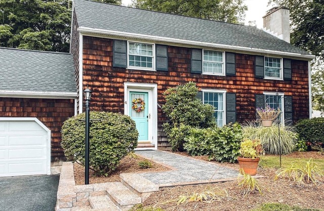 Enjoy the best of Saratoga area from a quiet and relaxing location!