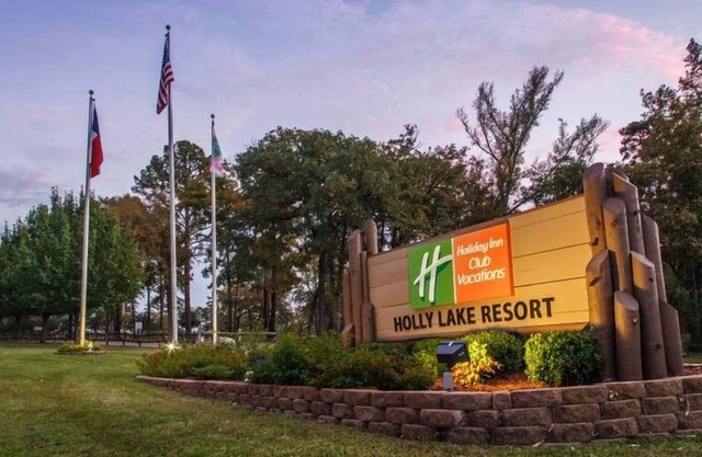 Enjoy the fresh air and nature with family & friends in 2BD condo