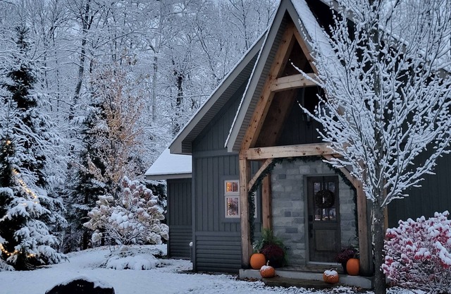 Enjoy Vibrant Hues of Changing Leaves at Stillwoods Cottage, Near Algonquin Park