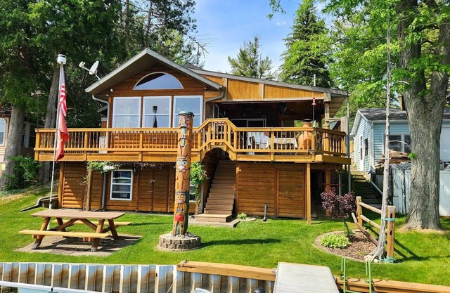 Enjoy the Peace and Calm of our Lake Cabin and Create FAMLY MEMORIES