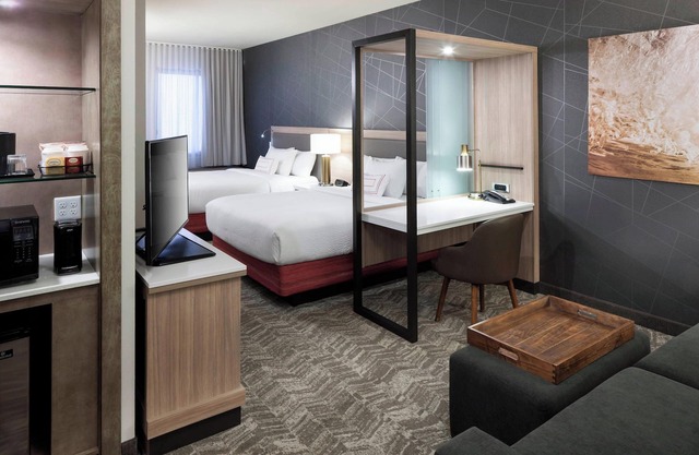 Enjoy the Perks! Complimentary Buffet Breakfast, Outdoor Pool, Pets Allowed!