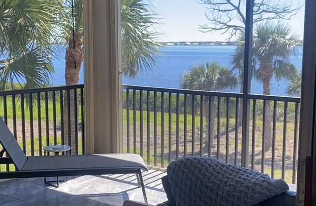 Enjoy the ultimate escape in the Riverwood Golf Community on the Myakka River.