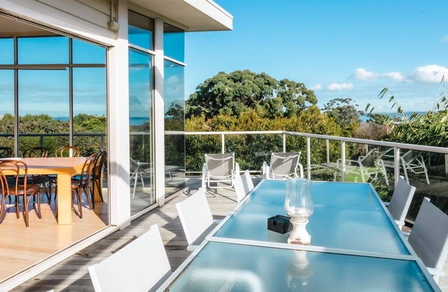 Enjoy the unique position of this property, offering bay glimpses, 200 meter to access the beach